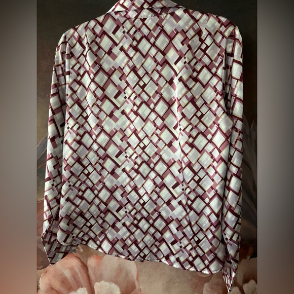 Magenta and Silver Square Pattern Print Kathy Ireland Blouse Size M - Picture 2 of 4